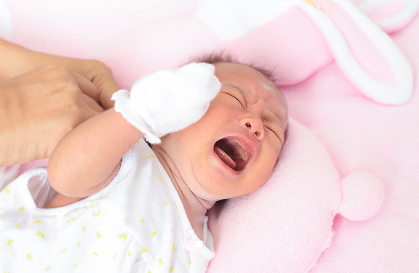 赤ちゃんが吐き戻し 嘔吐したときに気をつけること